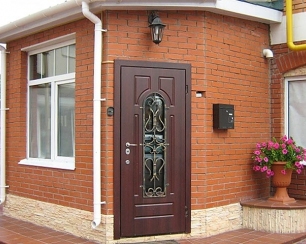 Как правильно выбрать входную дверь в загородный дом