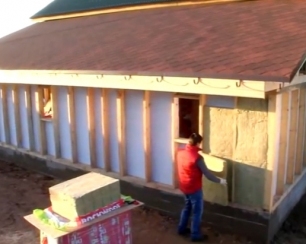 Нужно ли утеплять деревянный дом