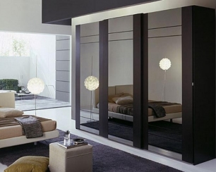 Шкафы-купе: особенности выбора и установки