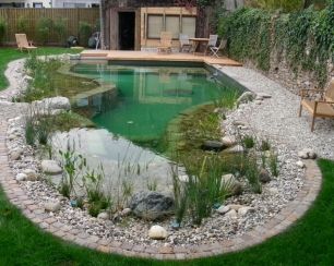 Украшаем свой приусадебный участок искусственным водоёмом