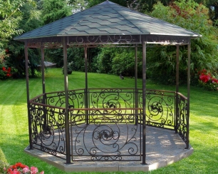 Художественная ковка беседок: сделайте свой сад или участок неповторимым!