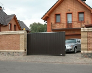 Откатные ворота – современное решение для контроля доступа на территорию