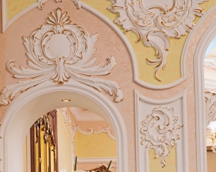 Преимущества лепнины из гипса