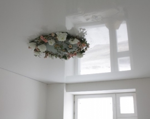 Как ухаживать за белым натяжным потолком