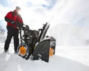 Снегоуборщики: какое устройство лучше выбрать для очистки территории