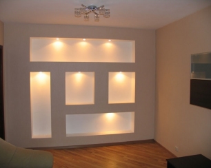 Свет от светильников и бра в нише