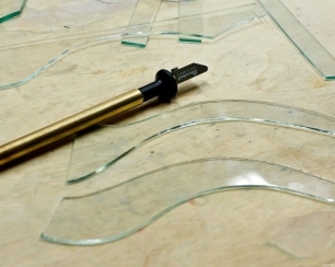 Стеклорезы: основные виды и особенности