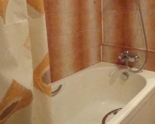 Как установить ванну к стене своими руками