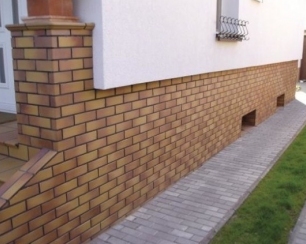 Клинкерная плитка для цоколя - лучшая защита фасада здания от атмосферных осадков