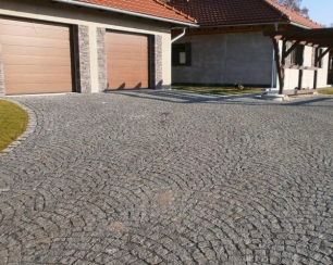 Как правильно укладывать полнопиленную гранитную брусчатку