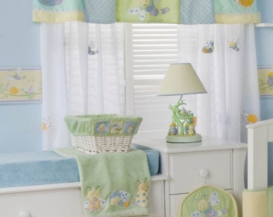 Рулонные шторы – практичное решение для детской комнаты